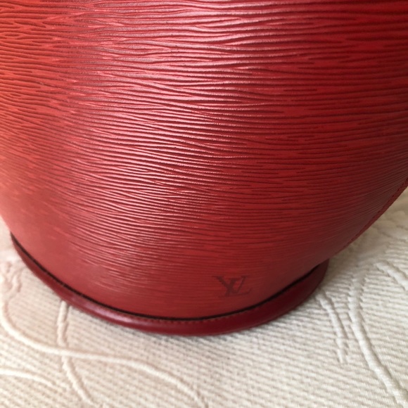 Authentic Louis Vuitton Epi St. Jacques GM. - Picture 5 of 16